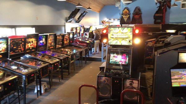 Lots of pinballs and a great selection of modern and classic arcades!