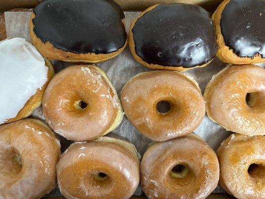 Plain glazed donuts/chocolate covered donuts