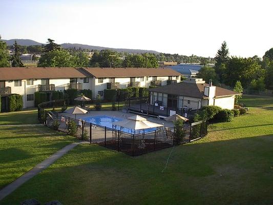 Spacious Courtyard with Pool & Club House