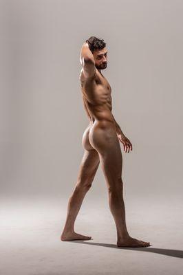 Like the sound of drinks, drawing and your very own (very nude) male model? www.theartfulbachelorette.com