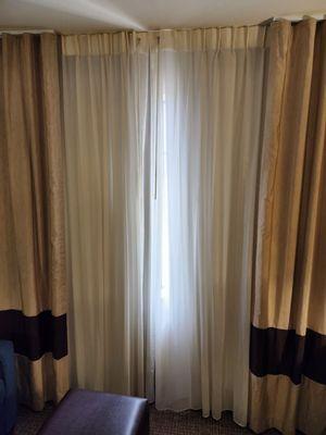 Choice of black out curtains or just regular curtains