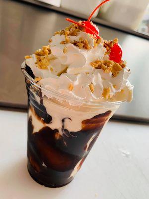 Hot fudge sundae