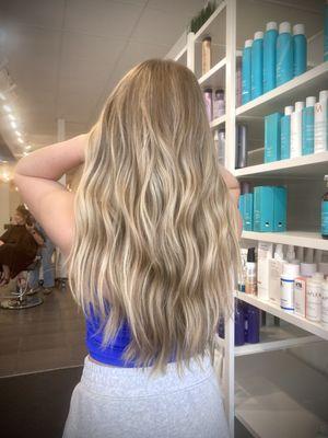 Lived-in beachy highlights & balayage