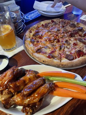 Honey bbq wings and Colorado pizza.