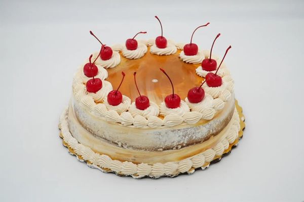 Vanilla Caramel - Tres Leches Cake at Manolo´s Bakery