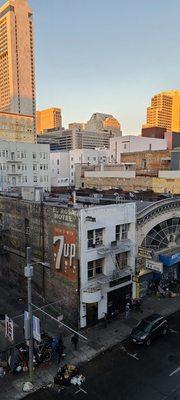 Zoomed out shot of this Pitbull and Turk Street below