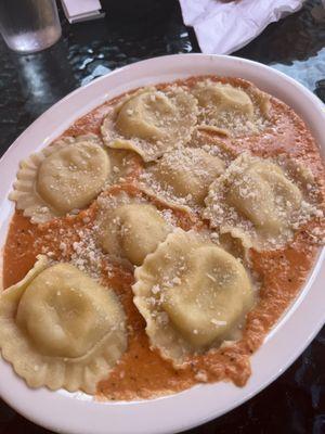 Shrimp ravioli IG: @mags.foodie