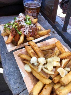 Chili cheese + poutine