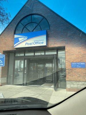 Entrance to Innis Rd. Post Office