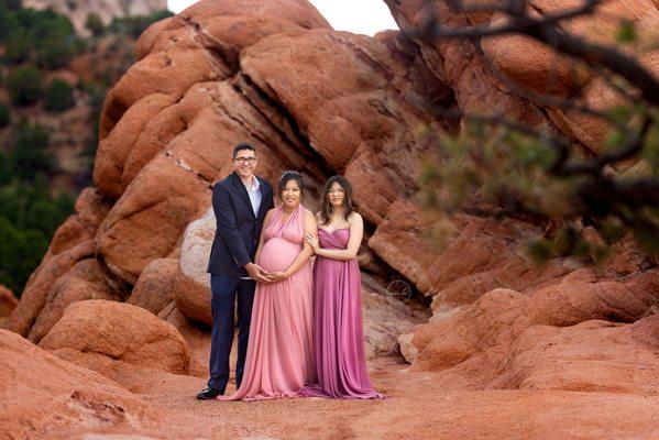 Garden of the Gods family Maternity session in Colorado Spring, Colorado