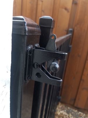 Non-working gate mechanism