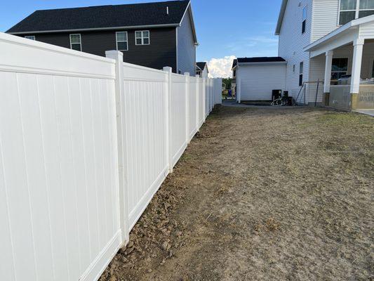 White vinyl privacy fence