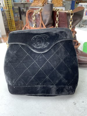 High end cleaning and restoring all bags and leather goods.