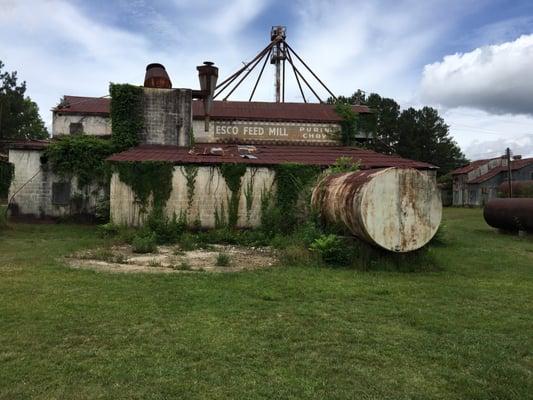 Filing location for opening credits of The Walking Dead S3: Meeting place for Rick & The Governor in E13 "Arrow On The Doorpost"