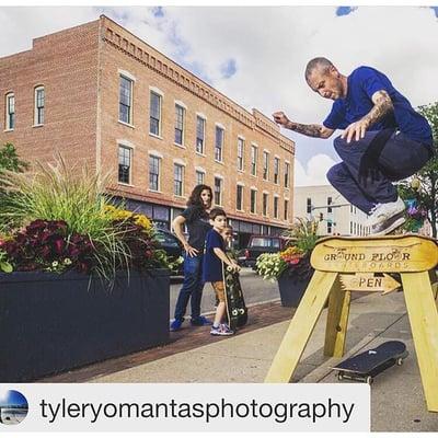 Independent SkateShop owned and operated by skateboarder. Photo by @tyleromantasphotography