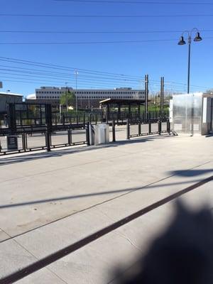 Station platform on Decatur and Federal