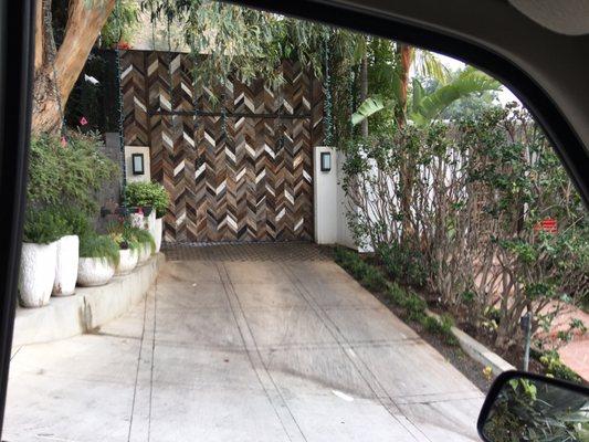 Kendall Jenner's Gate on Movie Star Home Tours!!