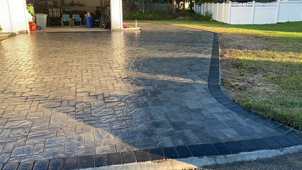 Interlocking paver driveway from