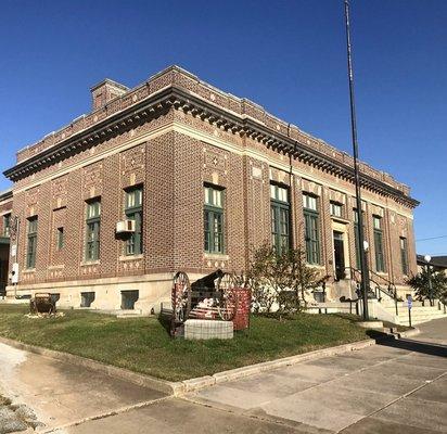 The Independence Historical Museum & Art Center (IHMAC) in downtown Independence, Kansas.