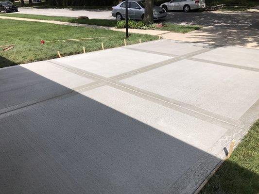 Concrete driveway in south holland Illinois