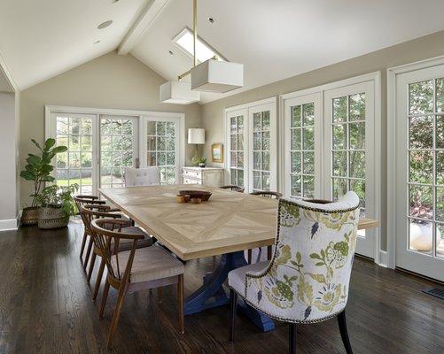 A bright dining room addition makes everybody feel welcome