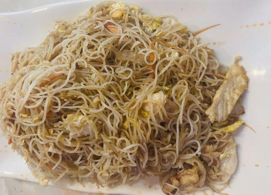 Stir fried thin rice noodles