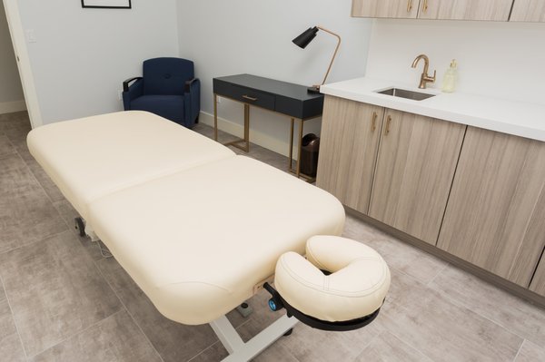 Premium Treatment Table