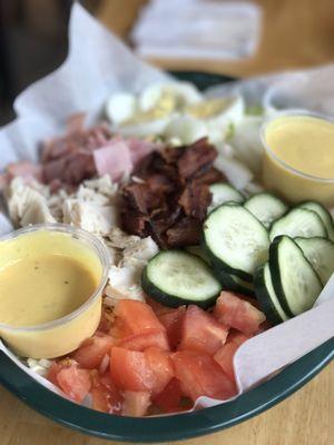 Perfect combo of lettuce, veggies and meat with a mist refreshing dressing