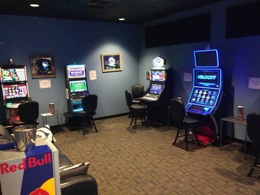 Huge game room with Video Slots & Poker