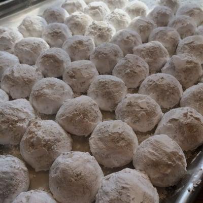 Crushed walnut snowball cookies