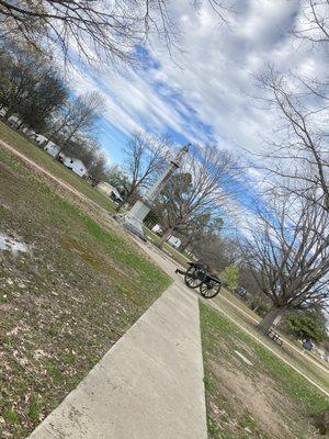 Area between the visitor center and the courthouse