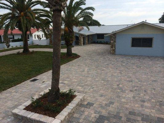 Driveway and planters - Stonehurst in Oak Run and Stonegate in Oak Run