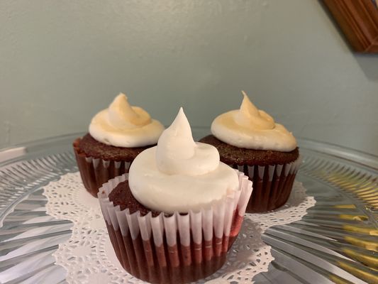 Red Velvet Cupcake w/gold accent