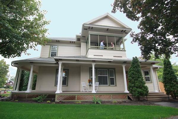 The James McCool House - accommodations for 12: five bedroom, 3 1/2 bath, fully restored home w/modern amenities