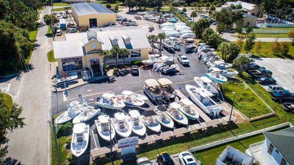 Explore our premium lineup of new & used center consoles, fishing & bay boats, catamarans, runabouts, pontoons, & cruisers!