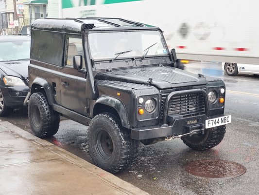 Defender 90 getting lift kit installed