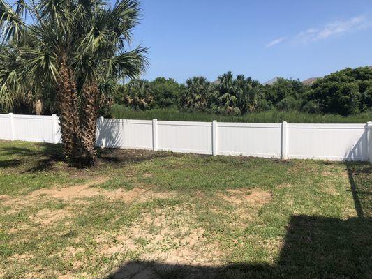 4' tall solid vinyl fence