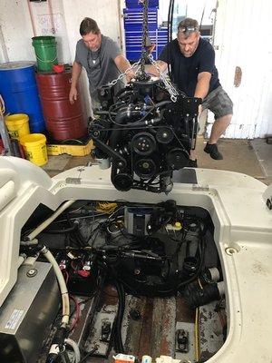 Install new engine in 250 Crownline