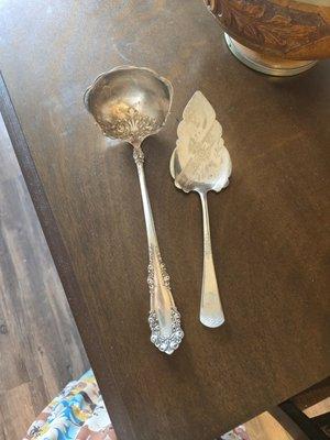 Serving spoons