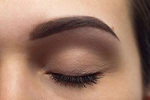 Beautiful eyebrow shape with threading