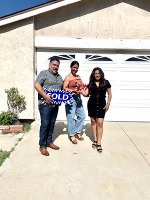 Thank you Alfonso and Rhomina for the opportunity to give you the key to your first house.