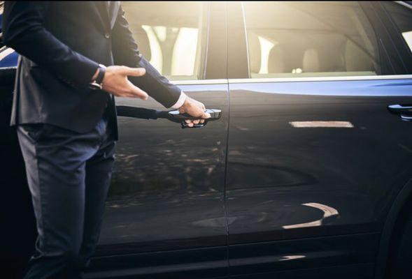 Get a ride from AAA TransGroup, luxurious and loyal Chauffeur company in Chicago area