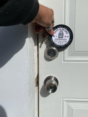 Safe -N- Secure Locksmith