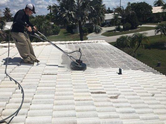 Roof Pressure Cleaning