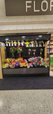 If you ever want to find fresh flowers, you have to come to this Publix location. No regrets!!