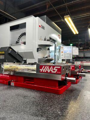 Haas UMC 500 5th axis mill