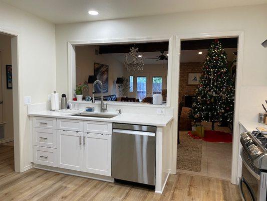 They opened up this passthrough and added a gorgeous quartz bartop.