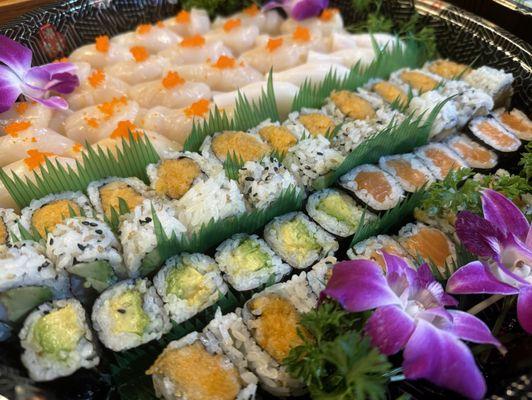 Scallops sushi and some small rolls