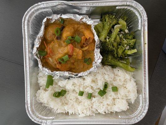 Coconut shrimp curry and jasmine rice with steamed broccoli