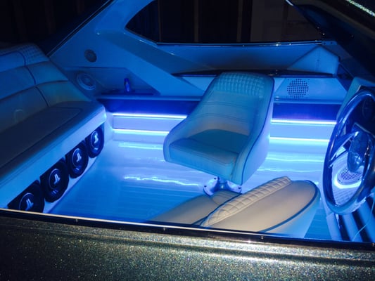 1981 Glastron Scimitar equipped with T-tops. New Audio, Gel Coat floor, Upholstery, Led Lighting.